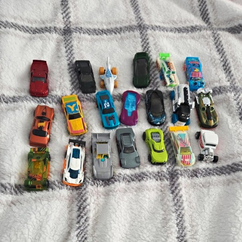 Hot wheels diecast mixed - diecast,