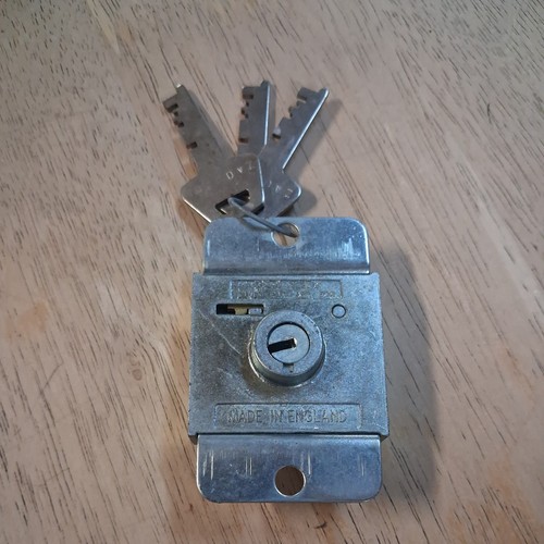 Locker garage lock dead - za,