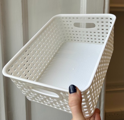Small white plastic weaved - small,