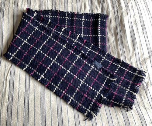 Hand woven woollen - hand,