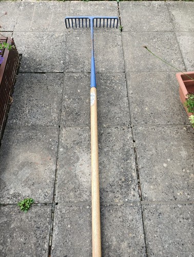 Tarmac rake