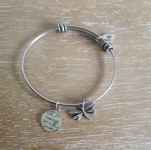 Silver tone wire charm - silver,