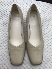 CLARKS CUSHION SOFT BEIGE