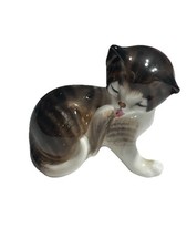 Royal Doulton Cat Licking Paw Tabby Kitten Bone China Figurine HN2580 VGC