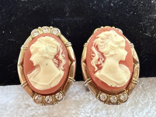 Coral and cream cameo - cream, clip-on