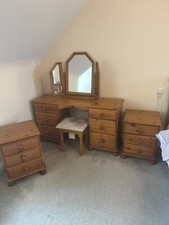 GOLDEN PINE DRESSING TABLE