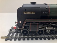 Hornby R2180 BR 4-6-2 Brittania Class No. 70040  "Clive of India" BR green