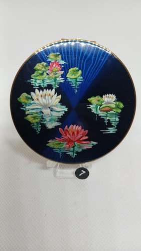 Beautiful vintage stratton - beautiful,