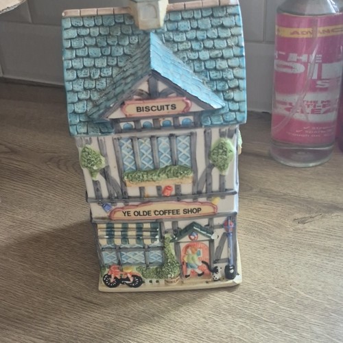 Ceramic house shaped biscuit - shaped,