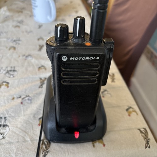 Motorola dp4400 uhf two - motorola, two-way
