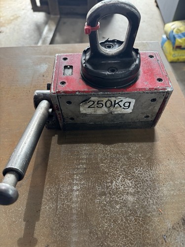Lifting magnet 250kg safe - magnet,
