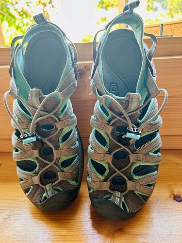 Keen woman whisper - woman’s,