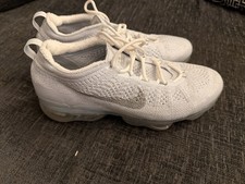 White Nike Air Vapourmax Plus