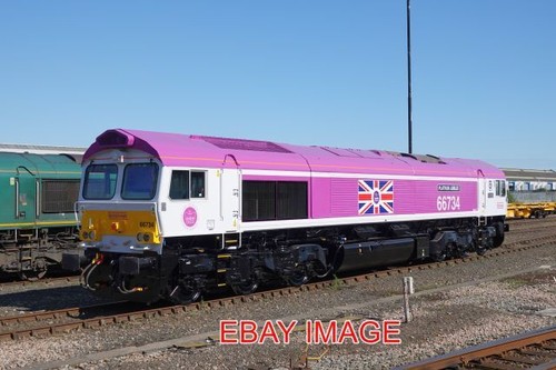 Photo class 66734 parked - 66,