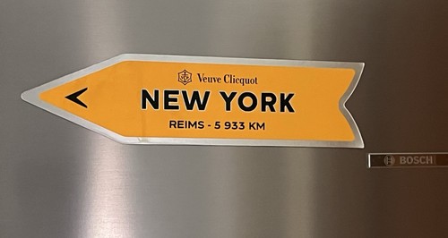 Veuve clicquot magnetic arrow - magnetic,