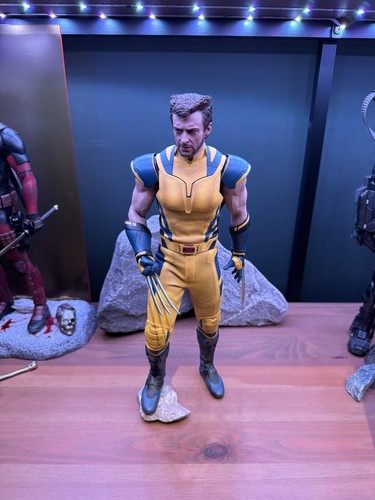 Hot toys wolverine deluxe - hot,