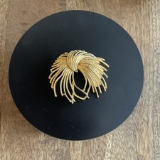 Vintage Monet Mirador Cordelia signed Gold Tone Gorgeous Vintage Brooch 