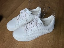 TU WOMAN SIZE 5 WHITE STYLISH