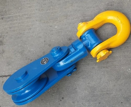 Heavy duty pulley - block, with