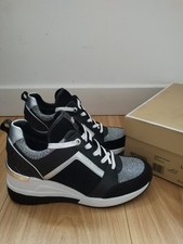 New Michael Kors Stunning