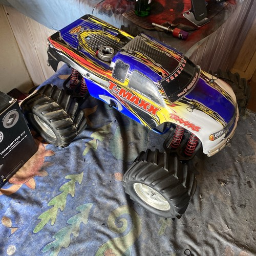 Traxxas maxx runs well - maxx,