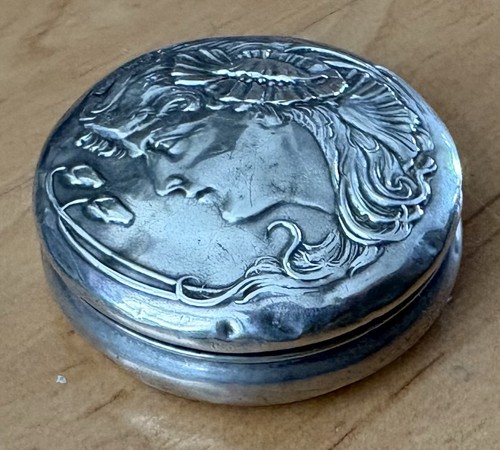 Solid silver lidded box - silver,
