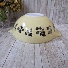 Vintage Pyrex Yellow