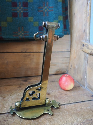 Nice victorian brass sway - a,