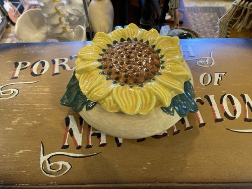 Very unusual sunflower box - sunflower,