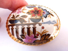 VINTAGE  UNISEX AYNSLEY BONE CHINA PORCELAIN OVAL BROOCH WITH DECORATIVE IMAGES