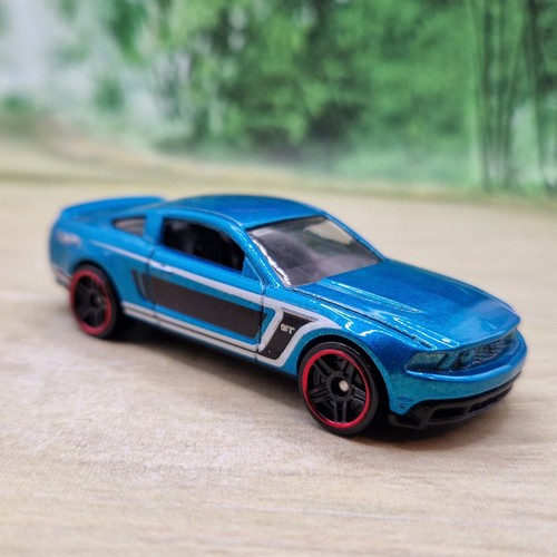 Hot wheels ford - hot, mustang