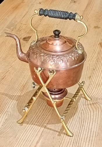 Copper pint spirit kettle on - 2,