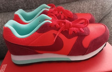 NIKE WOMENS MD RUNNER 2