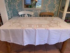 LARGE VINTAGE HAND EMBROIDERED ROSE & LACE BANQUET TABLECLOTH AND NAPKINS