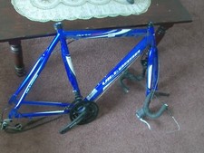 Vittesse Sprint Road Bike | 21 Speed | 22" Frame shop floor item has bits on