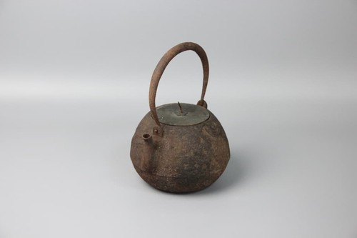 Meiji iron kettle - kettle, rock