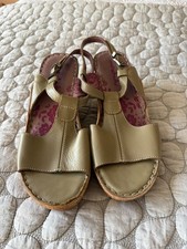 Moshulu green leather sandals size 37