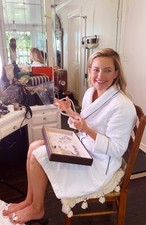 Kate hudson Sitting In Chair