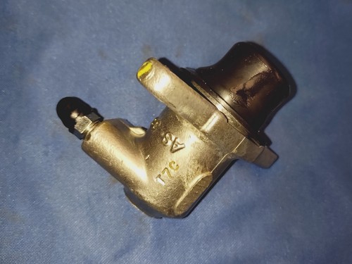 Jaguar clutch slave cylinder - jaguar,