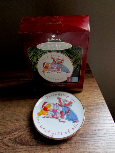 Winnie the pooh - pooh, "gift
