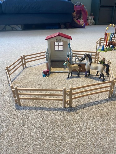 Schleich horse stable and - horse,