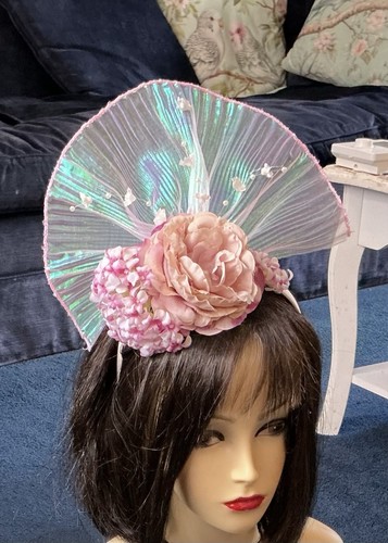 Pretty pink fascinator - in,