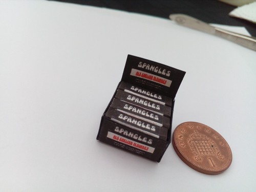 Scale box of spangles - 1/12,