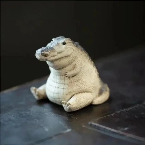 Mini crocodile tea pet resin - tea,
