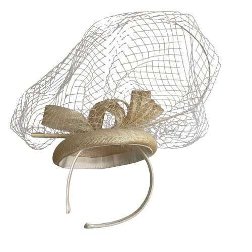 Gold looped net feather - &,