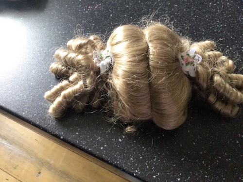 Dolls wig