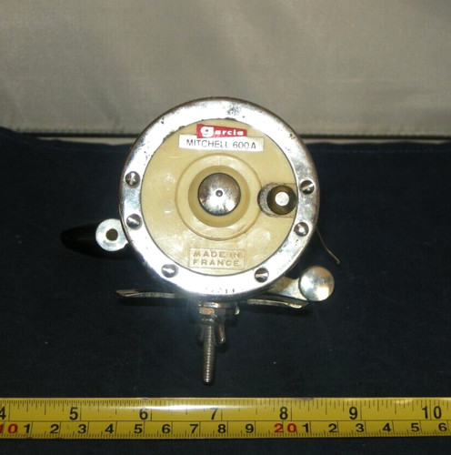Vintage fishiing reel - ,