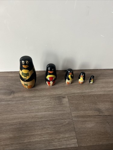 Vintage wooden nesting penguin - wooden,