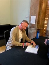 Sir Bradley Wiggins signed book, titled The Chain, not a printed signature editi