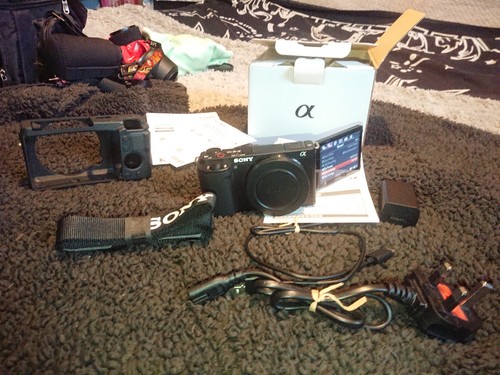 Sony e10 mirrorless camera - sony,